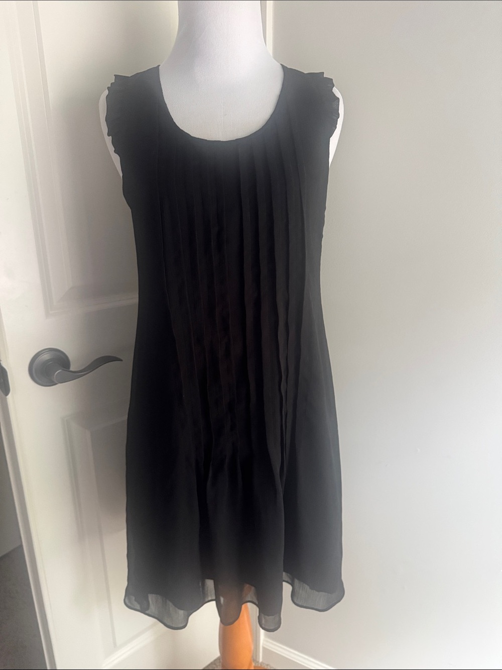 Banana Republic Classic Pleated Sleeveless Black Dress, sz 2